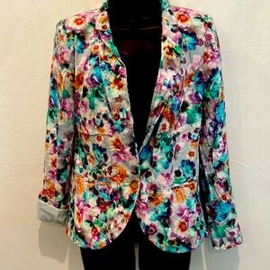 Hinge blazer , one button closure, floral detail